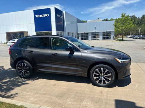 Used 2023 Volvo XC60 B5 Plus AWD/4WD image 28