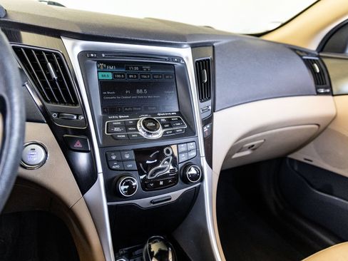Used 2013 Hyundai Sonata Limited w/ Premium Pkg FWD image 13
