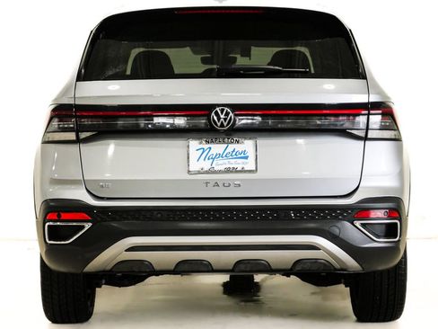 Used 2025 Volkswagen Taos SE image 7