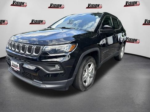 Used 2023 Jeep Compass Latitude w/ Convenience Group AWD/4WD image 1