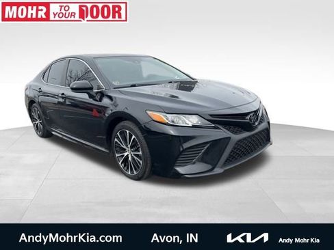 Used 2020 Toyota Camry SE image 1