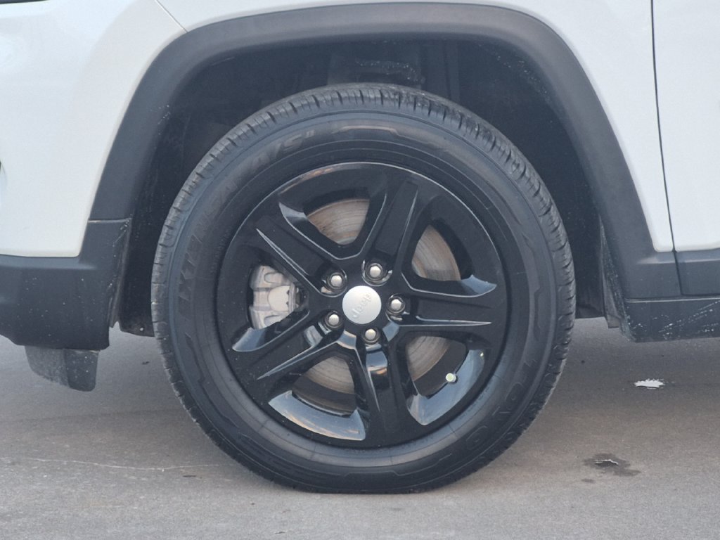 Used 2023 Jeep Compass Latitude AWD/4WD image 27