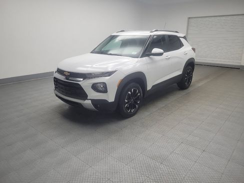 Used 2023 Chevrolet TrailBlazer LT AWD/4WD image 2
