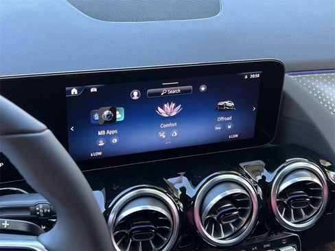 Certified 2025 Mercedes-Benz GLA 250 4MATIC image 18