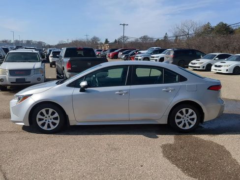 Used 2020 Toyota Corolla LE image 11