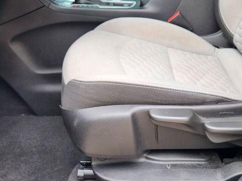 Used 2018 Chevrolet Equinox LS image 23