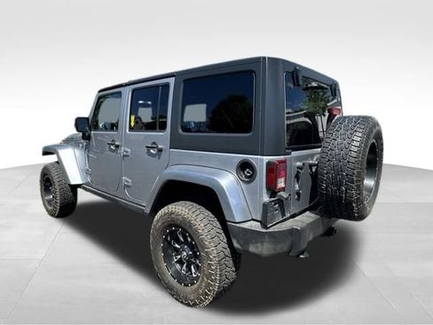 Used 2017 Jeep Wrangler Unlimited Rubicon w/ Connectivity Group AWD/4WD image 4