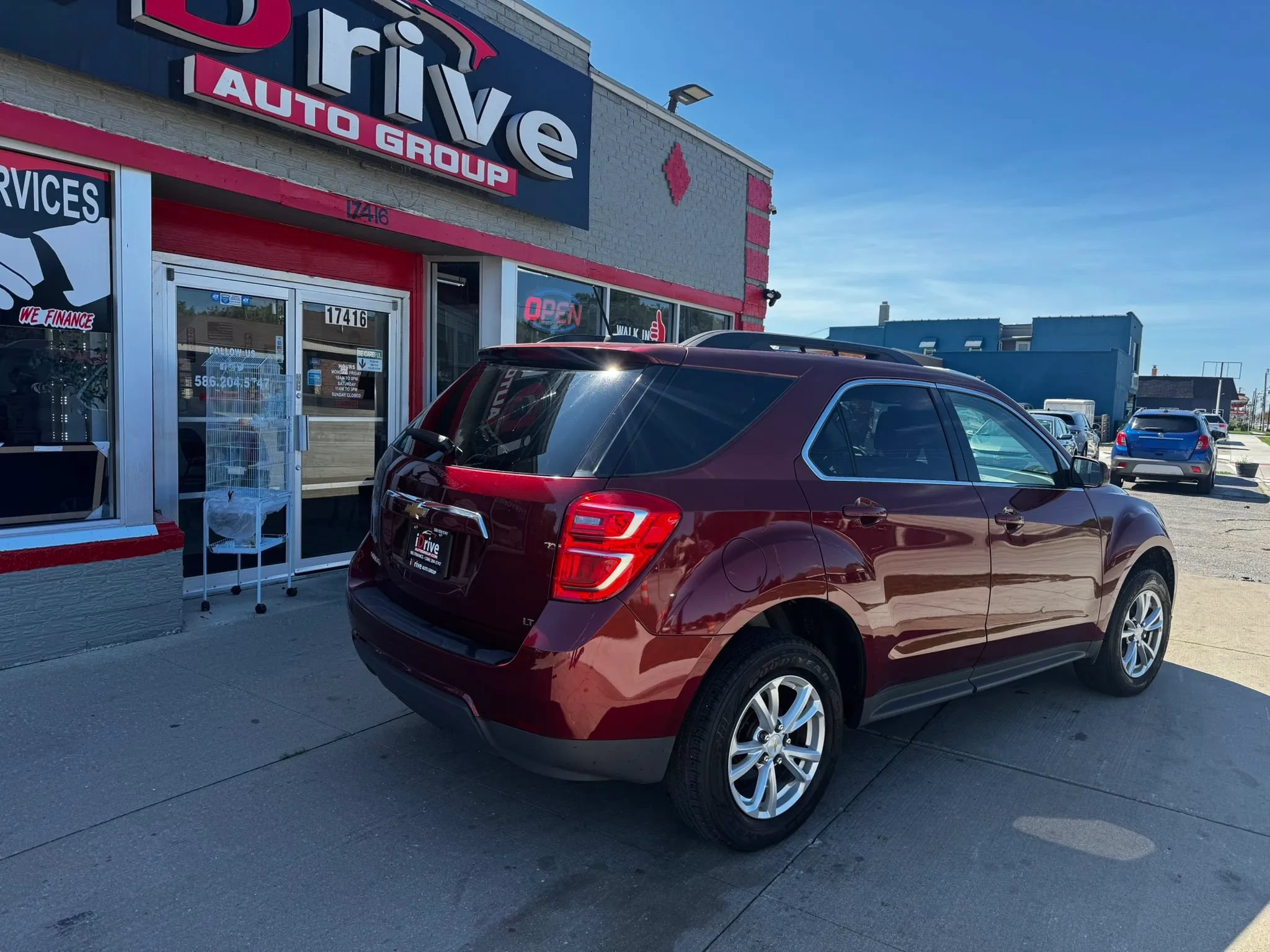 Used 2017 Chevrolet Equinox LT FWD image 3