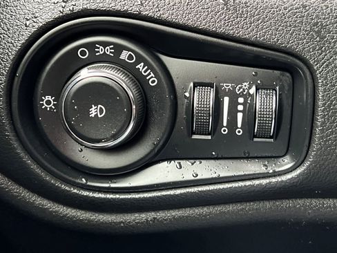 Used 2017 Jeep Renegade Trailhawk image 32