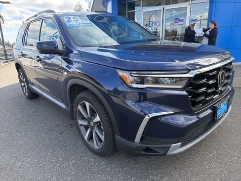 Used 2025 Honda Pilot Elite image 2