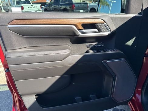 Used 2022 Chevrolet Silverado 1500 High Country w/ Technology Package image 14