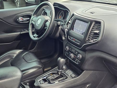 Used 2019 Jeep Cherokee Latitude Plus AWD/4WD image 37