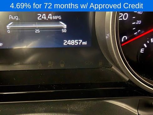 Used 2024 Kia Carnival EX image 21