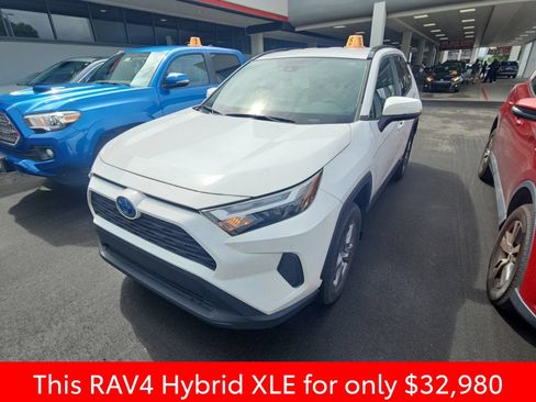 Used 2024 Toyota RAV4 XLE AWD/4WD image 3