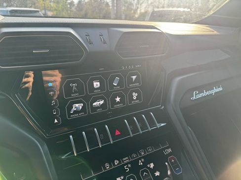 Used 2022 Lamborghini Urus image 24