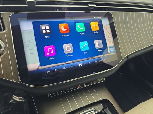 Used 2025 Mercedes-Benz E 350 Sedan image 20