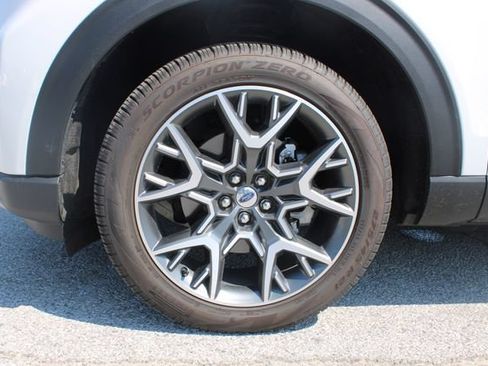 Used 2025 Ford Explorer Platinum w/ Ultimate Package AWD/4WD image 35