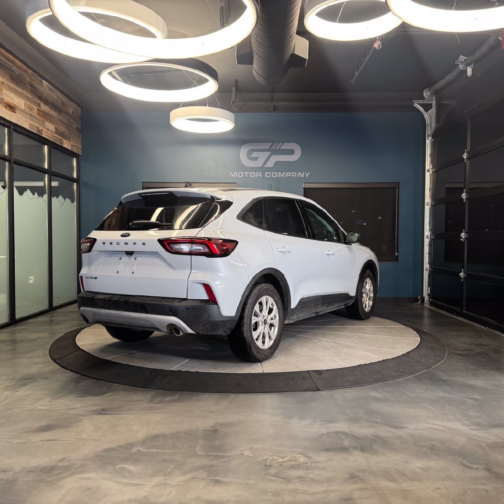 Used 2025 Ford Escape Active FWD image 3