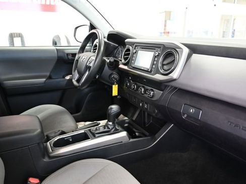 Used 2019 Toyota Tacoma SR5 AWD/4WD image 15
