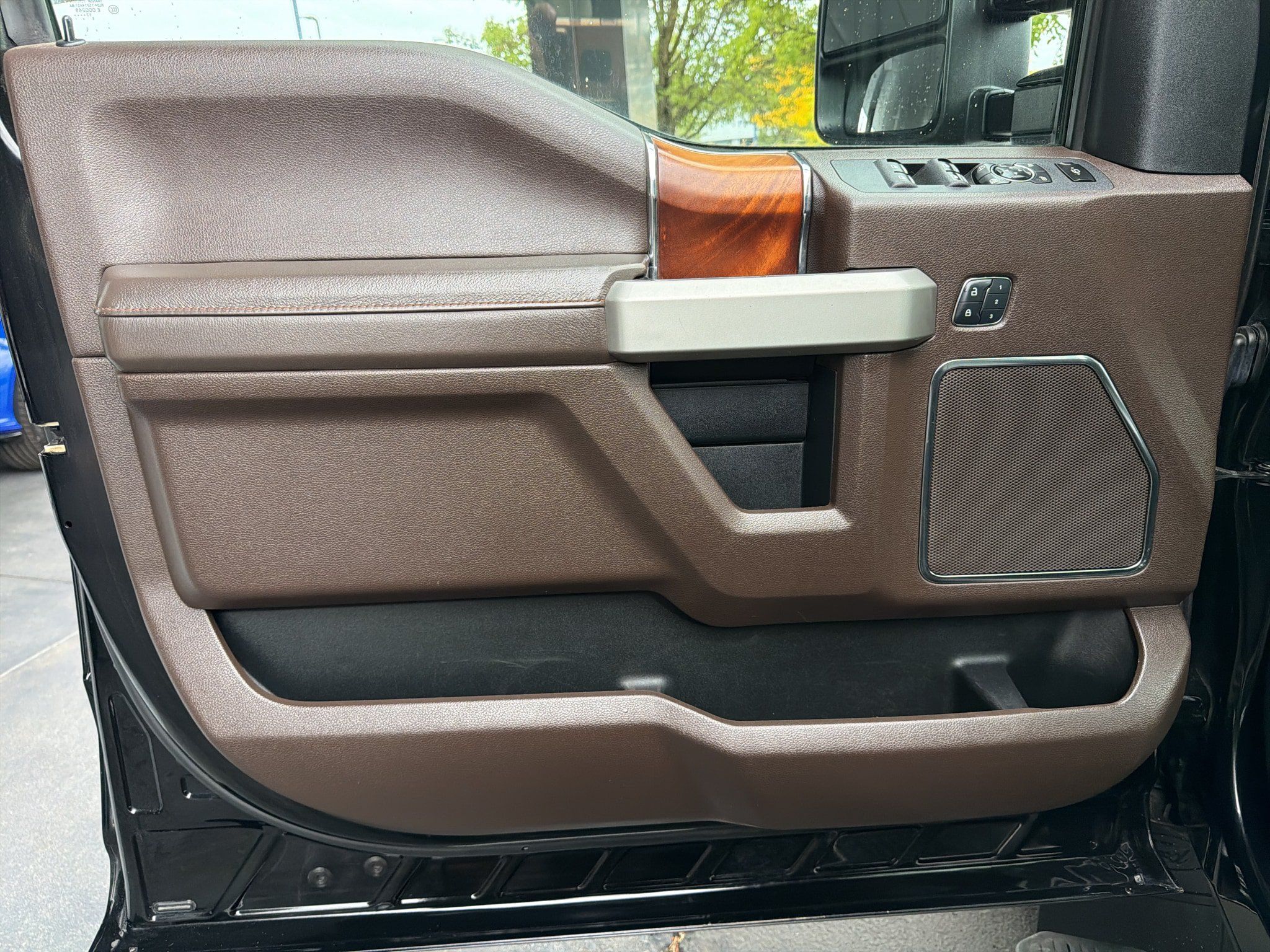 Used 2017 Ford F350 King Ranch w/ King Ranch Ultimate Package AWD/4WD image 24