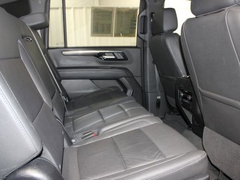 Used 2025 Chevrolet Suburban LT image 29