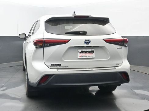 Used 2023 Toyota Highlander LE image 4