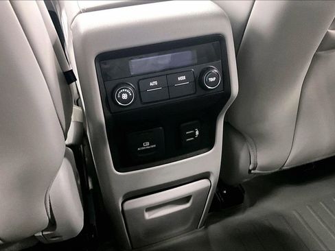 Used 2018 GMC Acadia SLT FWD image 23