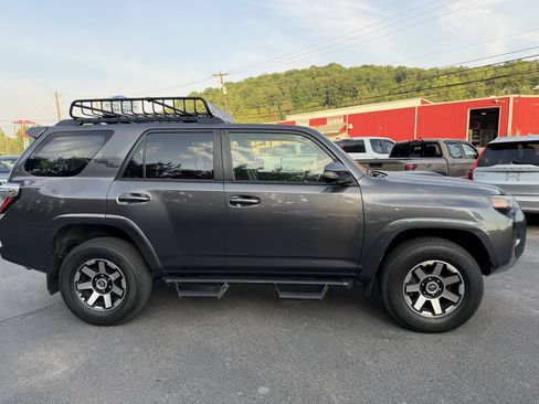 Used 2023 Toyota 4Runner TRD Off-Road Premium w/ Off Road Premium Plus Package AWD/4WD image 4