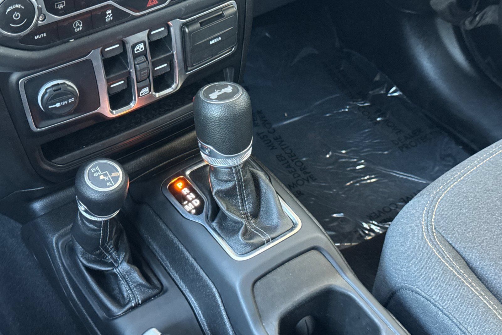 Used 2025 Jeep Wrangler Unlimited Sahara AWD/4WD image 22