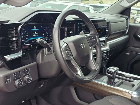 Used 2023 Chevrolet Silverado 1500 LT Trail Boss w/ Convenience Package II AWD/4WD image 9