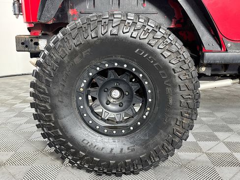 Used 2018 Jeep Wrangler Unlimited Sport w/ Connectivity Group image 30