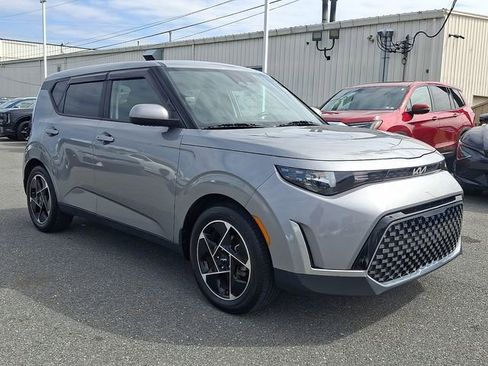 Used 2023 Kia Soul EX image 3