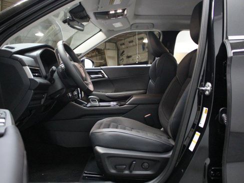 New 2025 Mitsubishi Outlander SE image 6