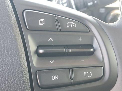 Used 2024 Hyundai Venue Limited FWD image 28