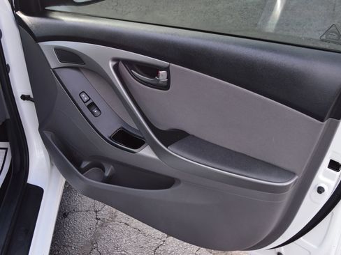 Used 2014 Hyundai Elantra SE w/ Option Group 02 FWD image 22
