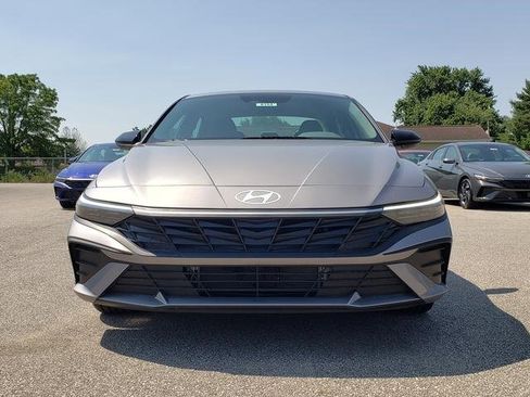 New 2025 Hyundai Elantra SEL image 2