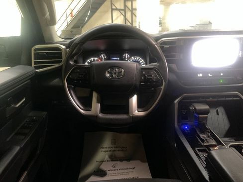 Used 2022 Toyota Tundra SR5 w/ SR5 Convenience Package AWD/4WD image 16