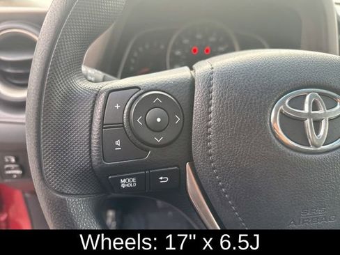 Used 2015 Toyota RAV4 LE image 19
