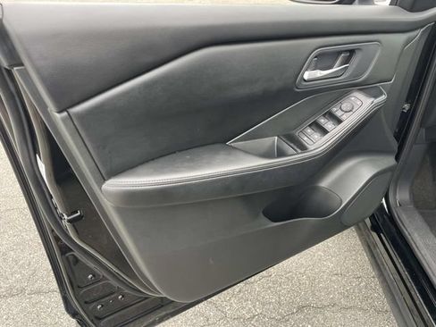 Used 2024 Nissan Rogue SV AWD/4WD image 16