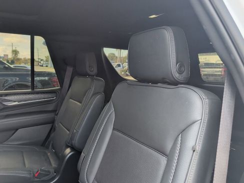 Used 2022 GMC Yukon Denali w/ Denali Premium Package image 7