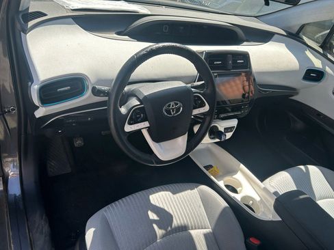 Used 2017 Toyota Prius Prime Premium image 8