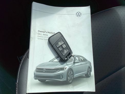Used 2024 Volkswagen Jetta SE image 19