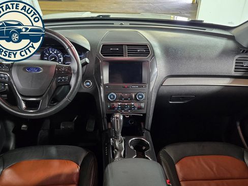 Used 2019 Ford Explorer XLT w/ Equipment Group 202A AWD/4WD image 32