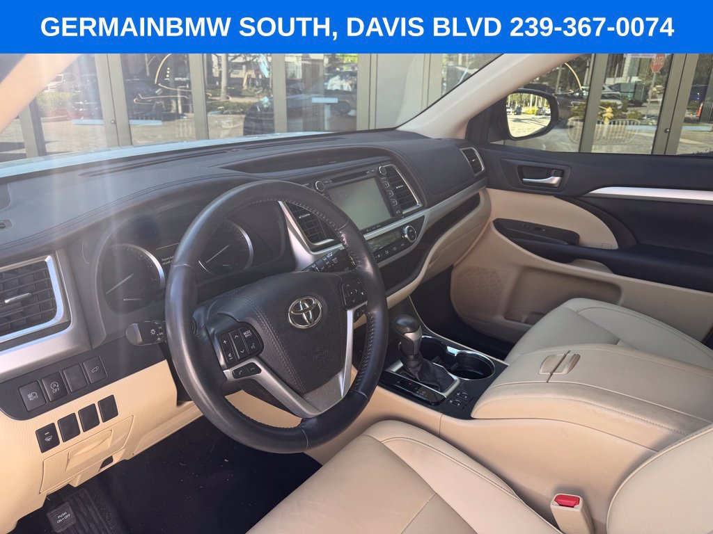 Used 2019 Toyota Highlander XLE FWD image 25