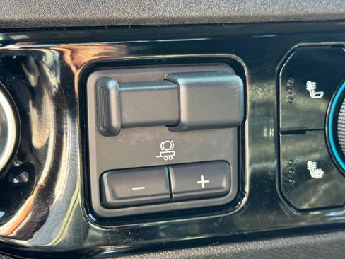 Used 2023 Chevrolet Silverado 1500 RST w/ Convenience Package II AWD/4WD image 39