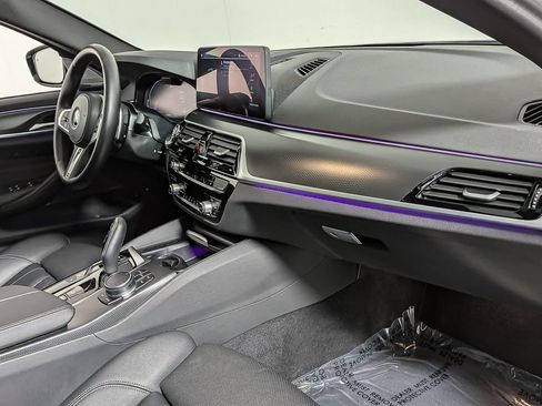 Certified 2023 BMW 530e xDrive w/ Premium Package image 40