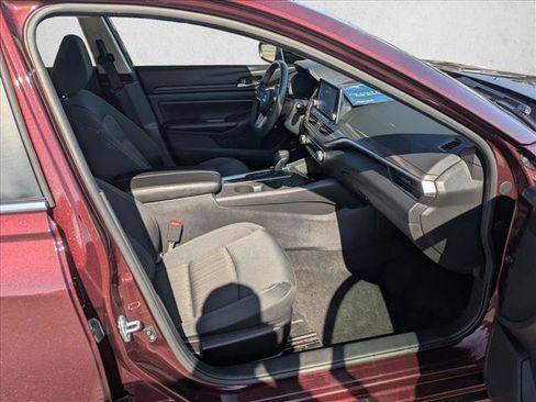 Used 2025 Nissan Altima 2.5 SV FWD image 18