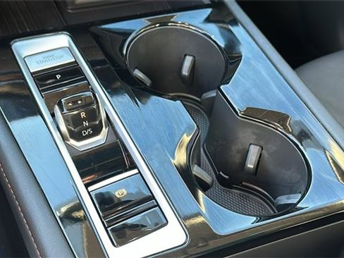 Used 2025 Volkswagen Atlas Peak Edition SE image 19