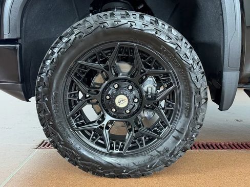 Used 2021 GMC Sierra 1500 AT4 w/ AT4 Preferred Package AWD/4WD image 9