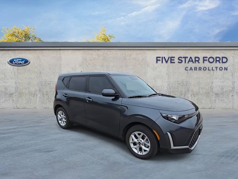 Used 2025 Kia Soul LX w/ LX Technology Package image 2